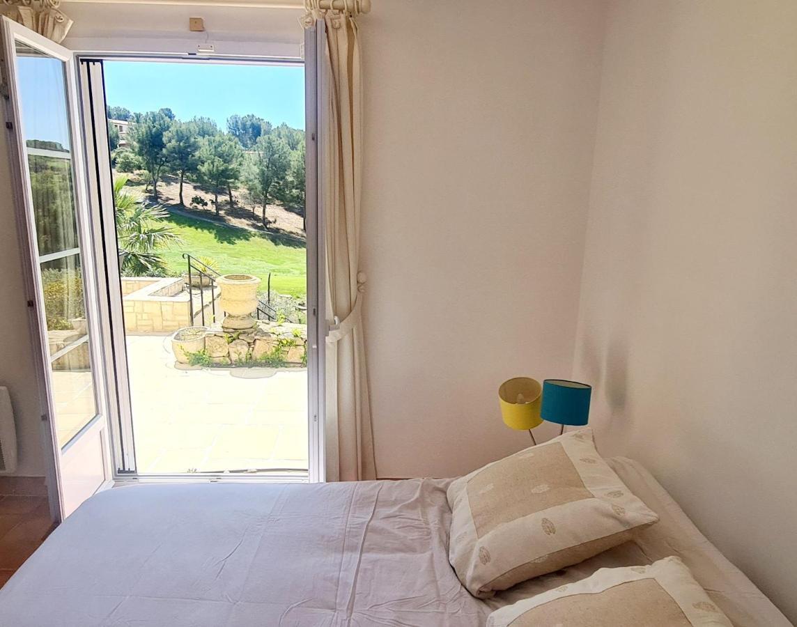 Villa Dans Cadre D'Exception - Golf, Piscine Et Tennis Prive Saint-Cyr-sur-Mer Exterior photo